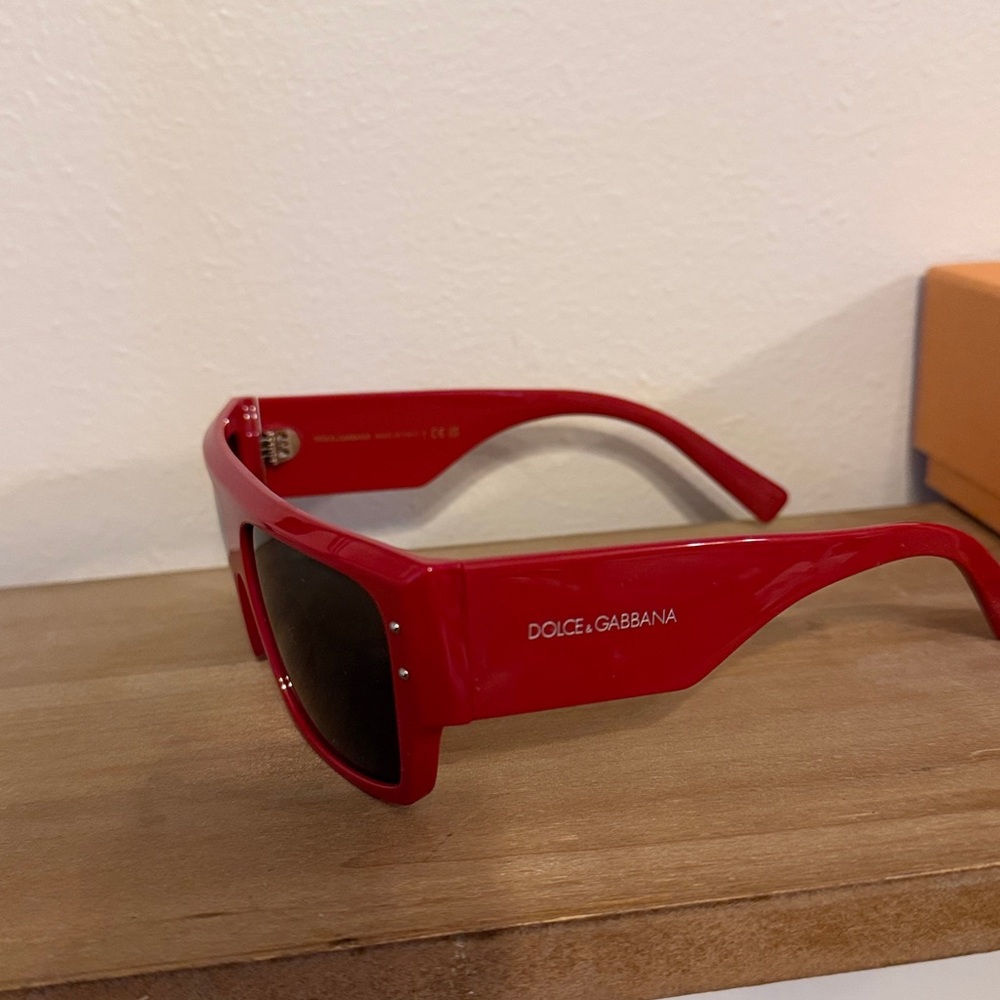 Dolce & Gabbana Bold Red Sunglasses unisex - Picture 4 of 7